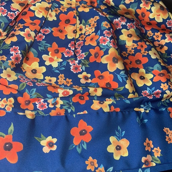 AMUR Oaklyn Pleated Floral Shorts NWOT - Picture 8 of 8